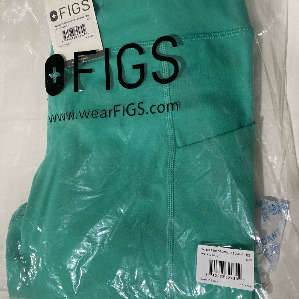 Figs performance leggings size XS, brand new, NWT, surgical green color